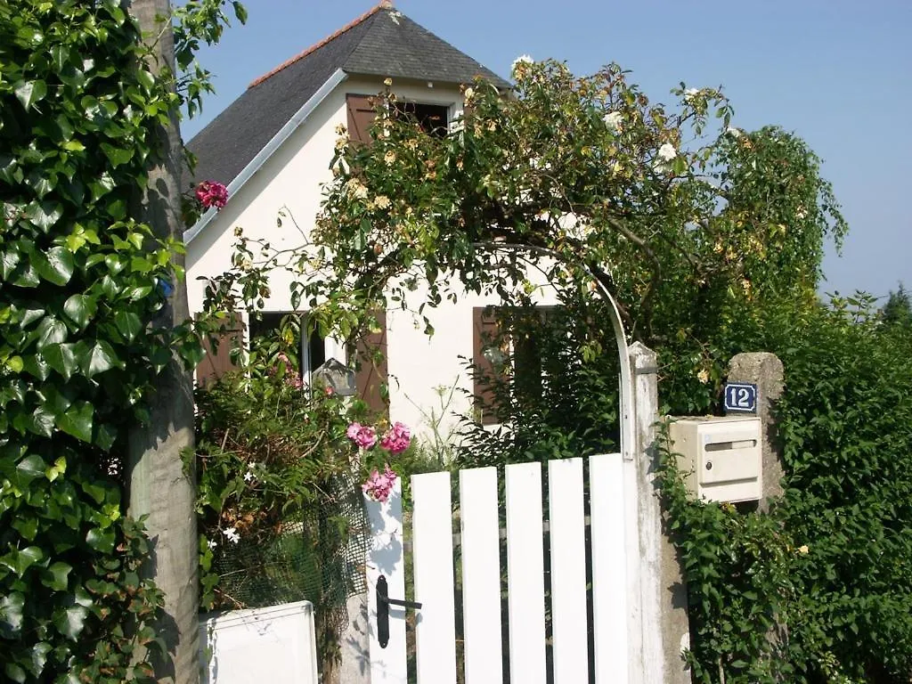 Diskouiz Bihan Petit Repos Carantec 0*,  France